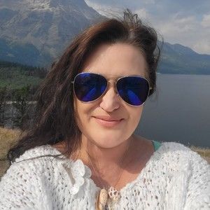 Meet your Posher, Joy